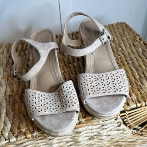 Women's Beige‎ Sandals. Vionic size 11